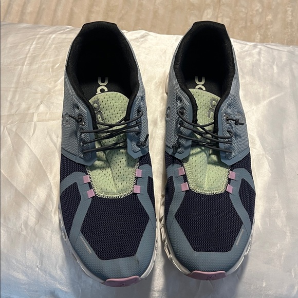 Stylish Women's Athletic Shoes in Mint and Navy - Picture 5 of 6